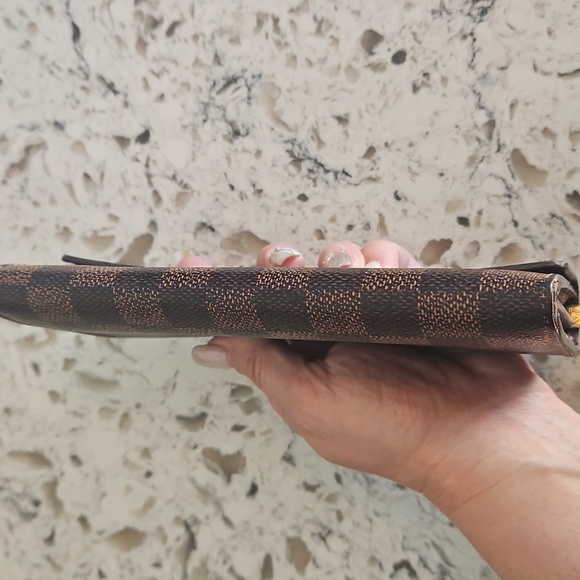 Louis Vuitton Damier Sarah Long Wallet - Picture 4 of 17